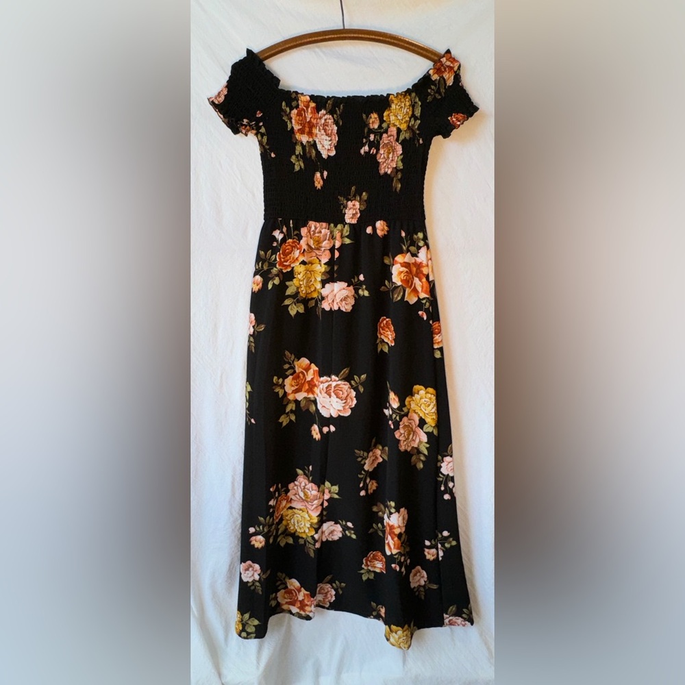 205 Collins black floral dress, size Medium